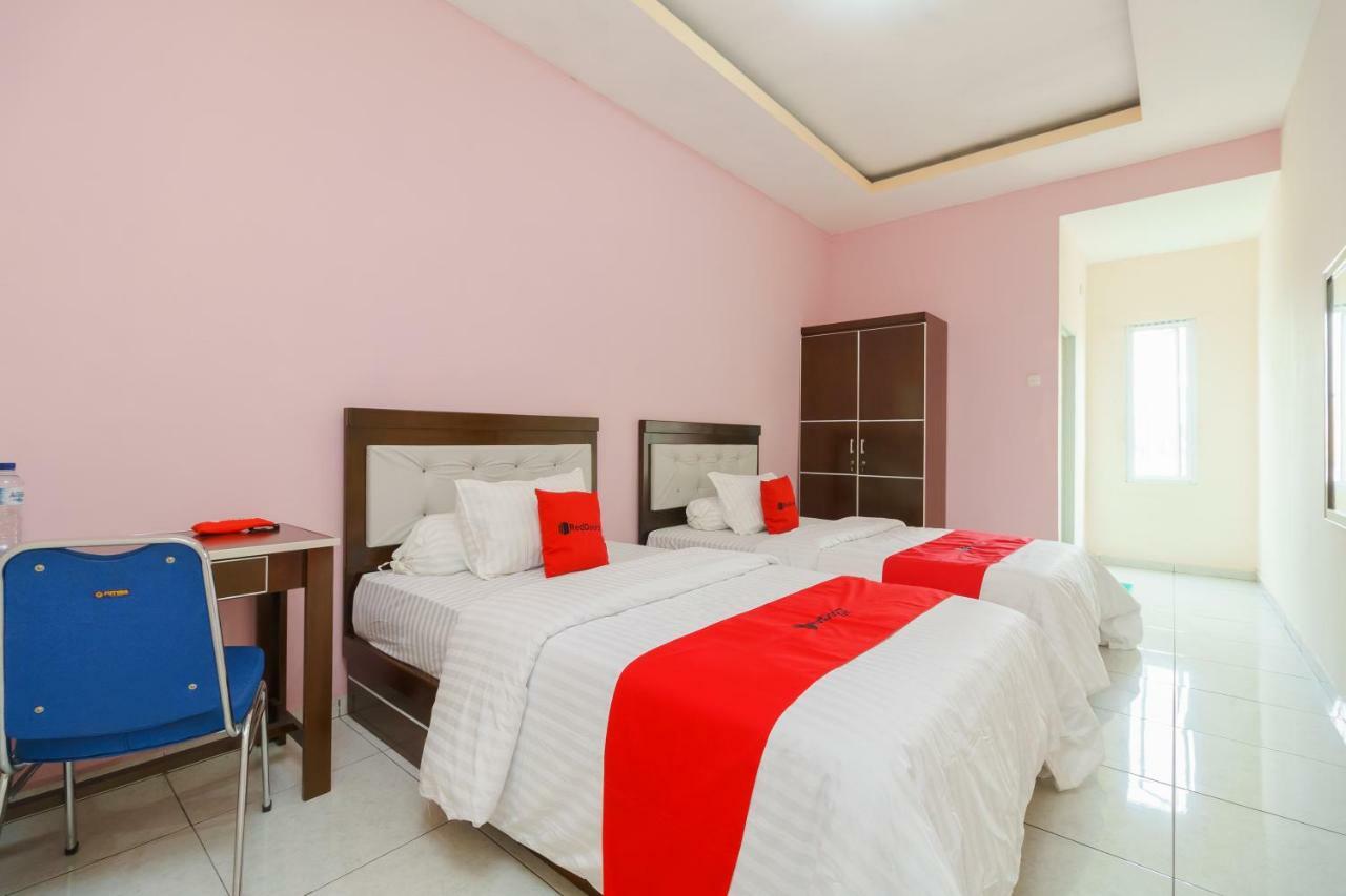 Hotel Reddoorz Syariah Near Simpang Sekip Palembang Extérieur photo