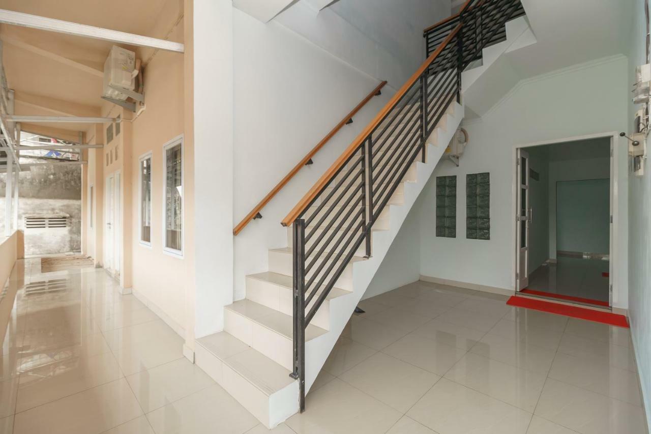 Hotel Reddoorz Syariah Near Simpang Sekip Palembang Extérieur photo